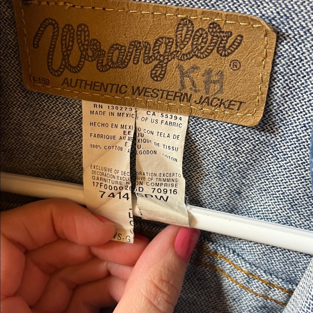 Iconic Wrangler Denim Jacket-Size L - Picture 5 of 7